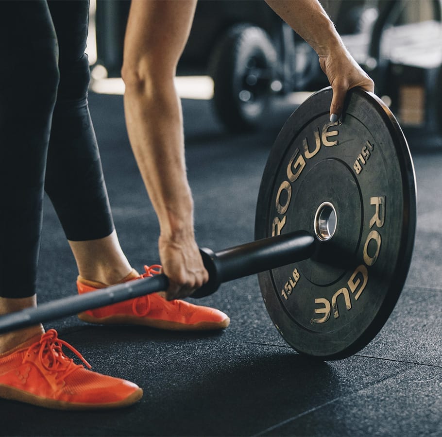 Blog 3 woman training weights for muscle growth